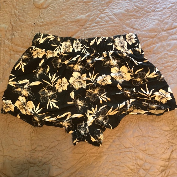 Shorts - Picture 2 of 3